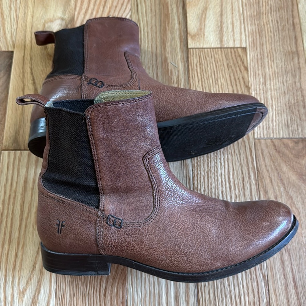 Frye Chelsea Ankle Boots size 9.5B Brown Cognac Leather Distressed